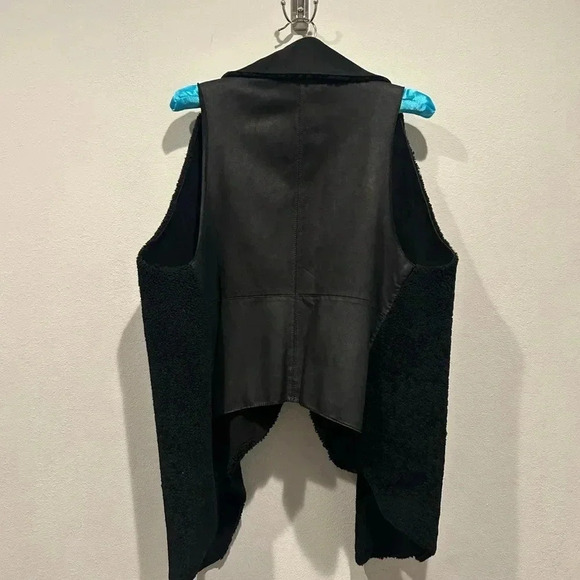 VEDA 100% Leather and Shearling Black Vest / Size Small / - Picture 6 of 10